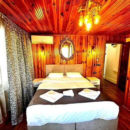 Taksim Palace Otel *